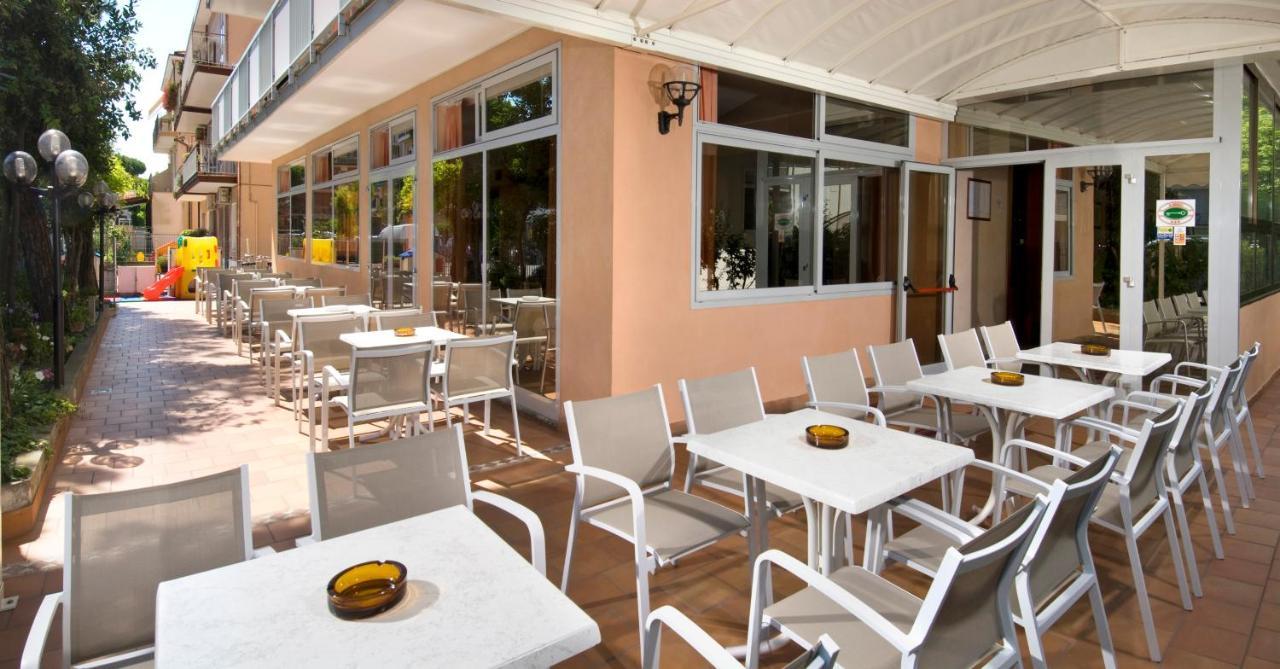 Hotel Casadei Rimini Luaran gambar