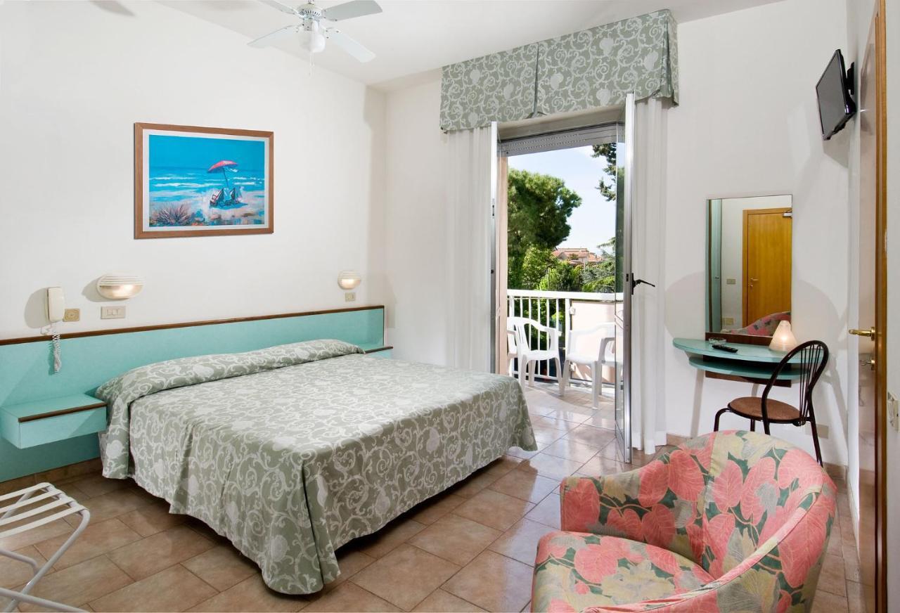 Hotel Casadei Rimini Luaran gambar