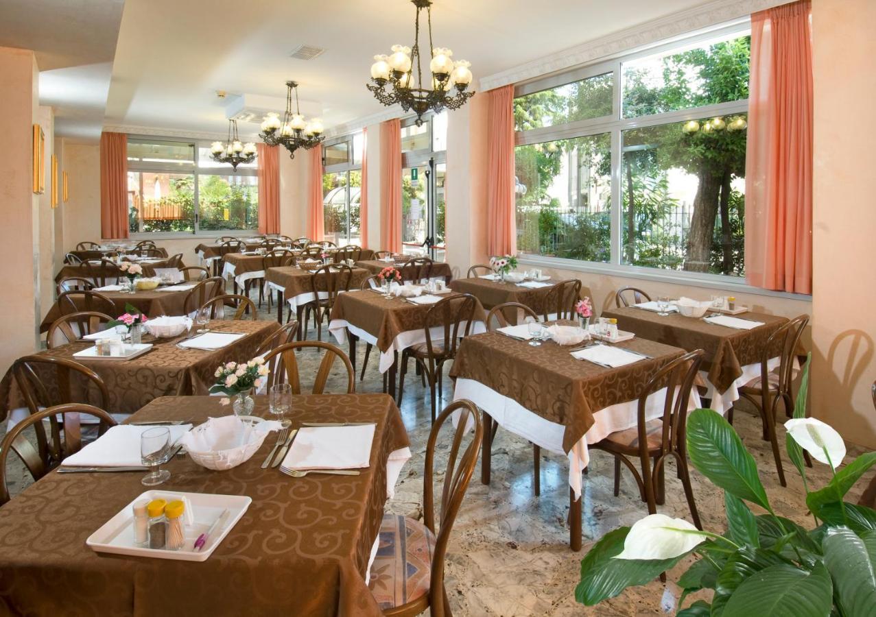Hotel Casadei Rimini Luaran gambar