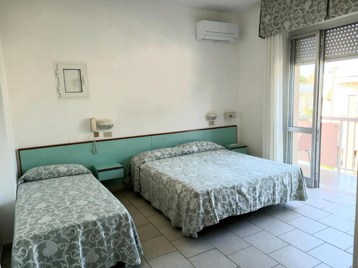 Hotel Casadei Rimini Luaran gambar